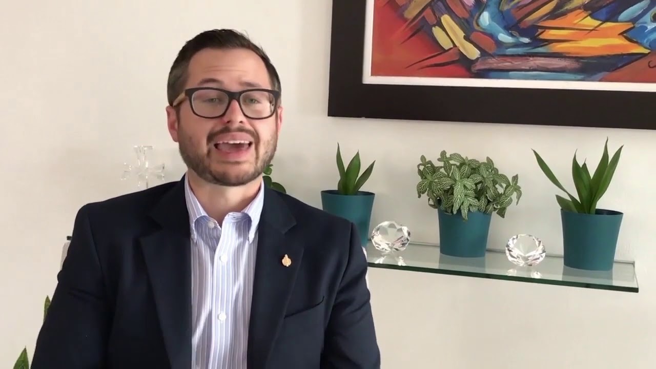 Man in suit and glasses talking about retirement plan