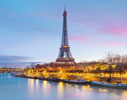 Panoramic view of the Torre Eiffel in Paris, France